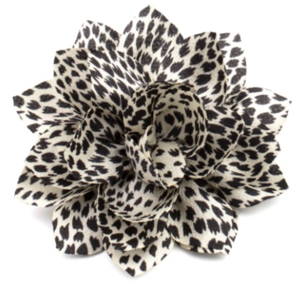 Flower Hair Clip NWT - Picture 2 of 2